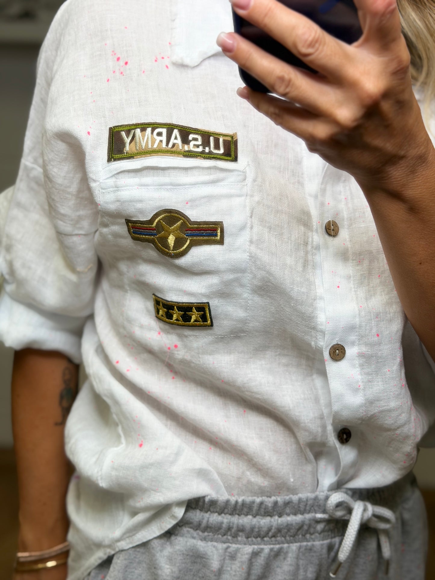 Abpink. Camicia in Lino Bianco con Patch Military