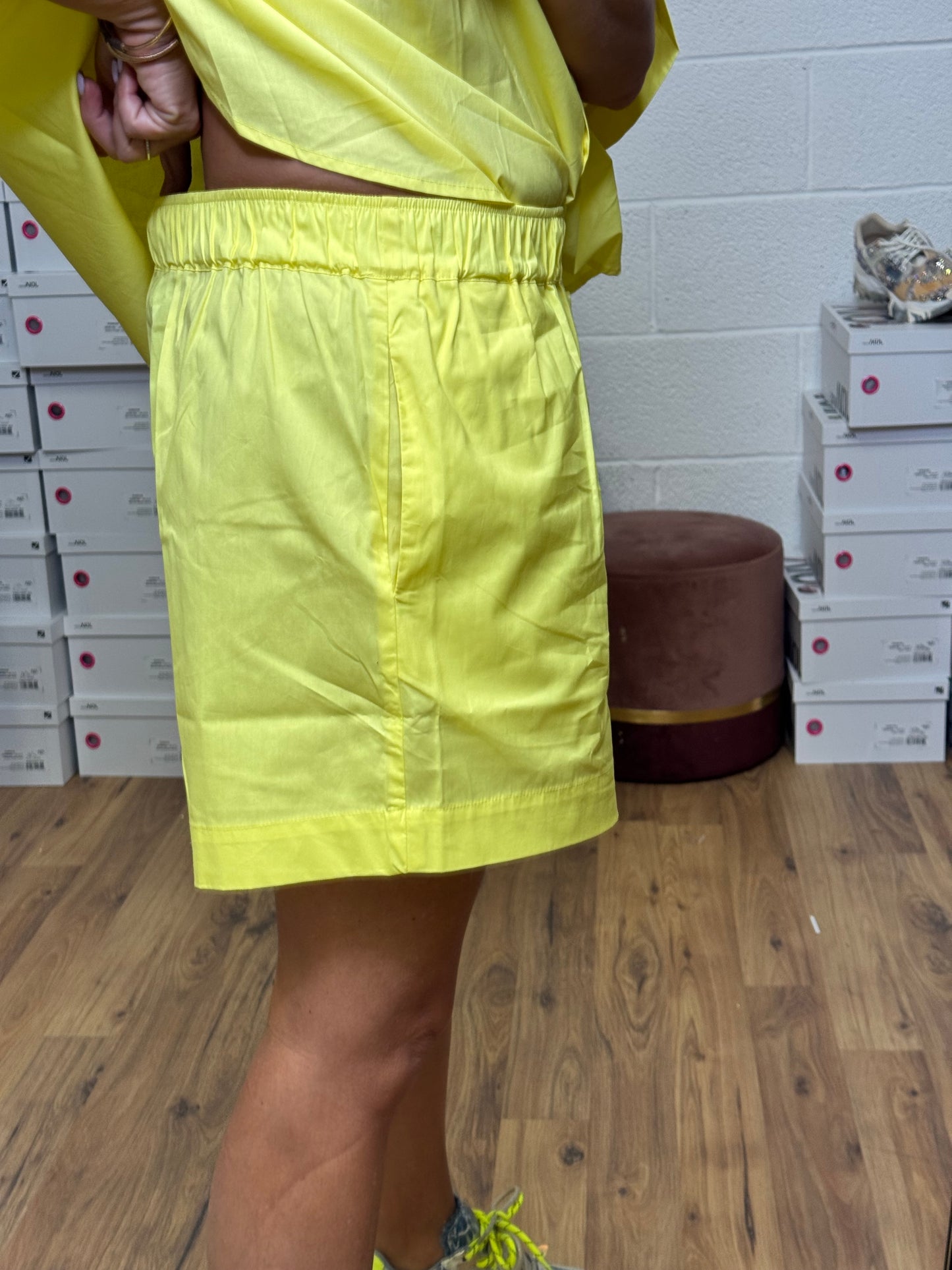 Emma Red. Bermuda giallo-40%