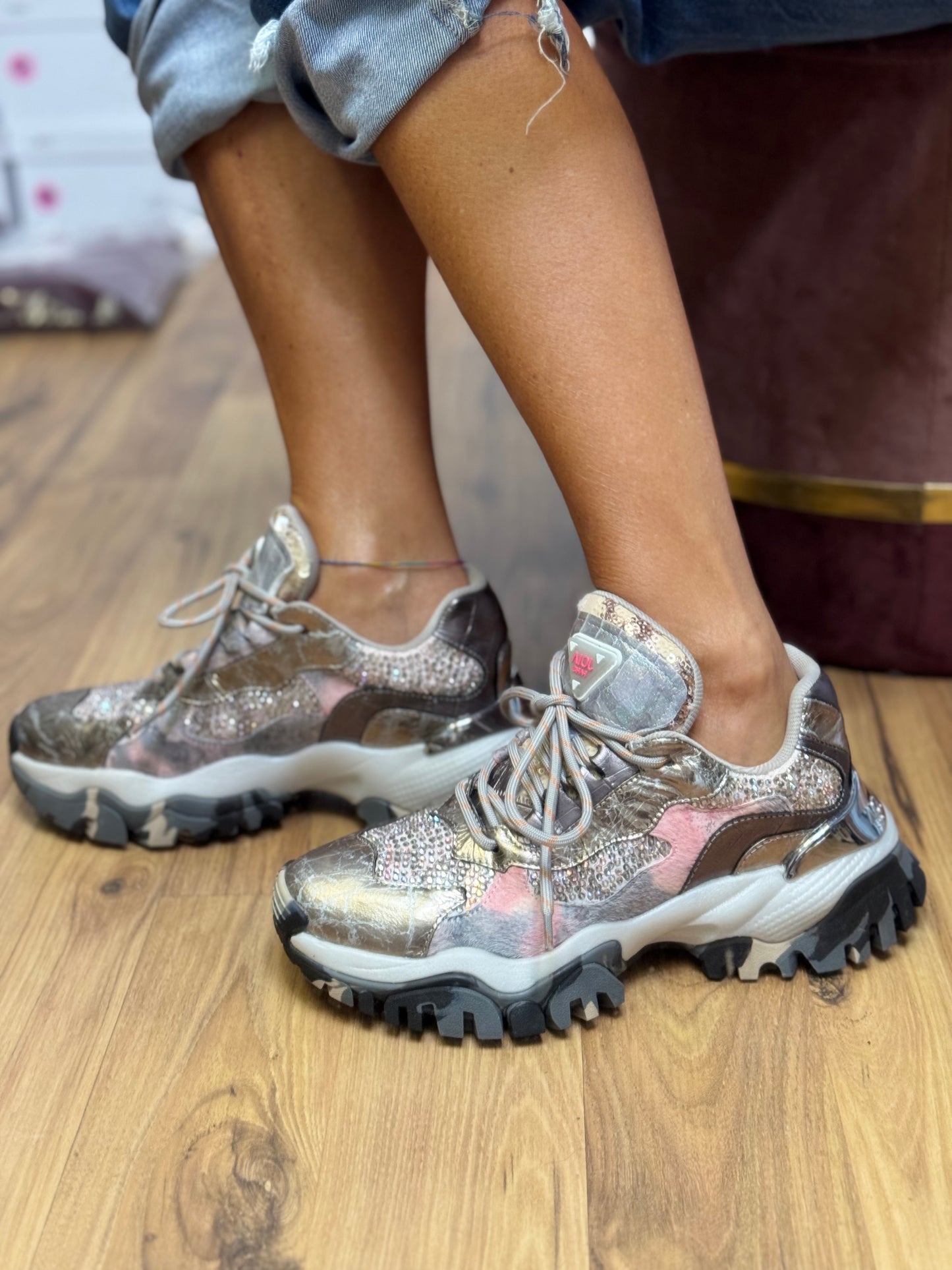Joia Paris. Sneakers silver white