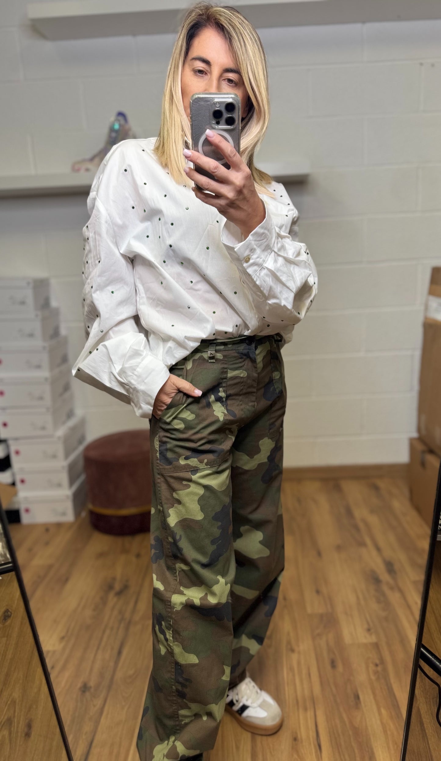 Eva. Shirt Rebecca