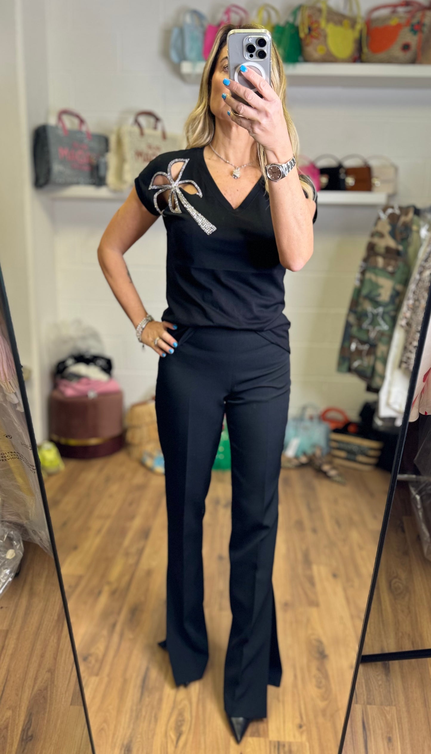 Akep. Pantalone nero-70%