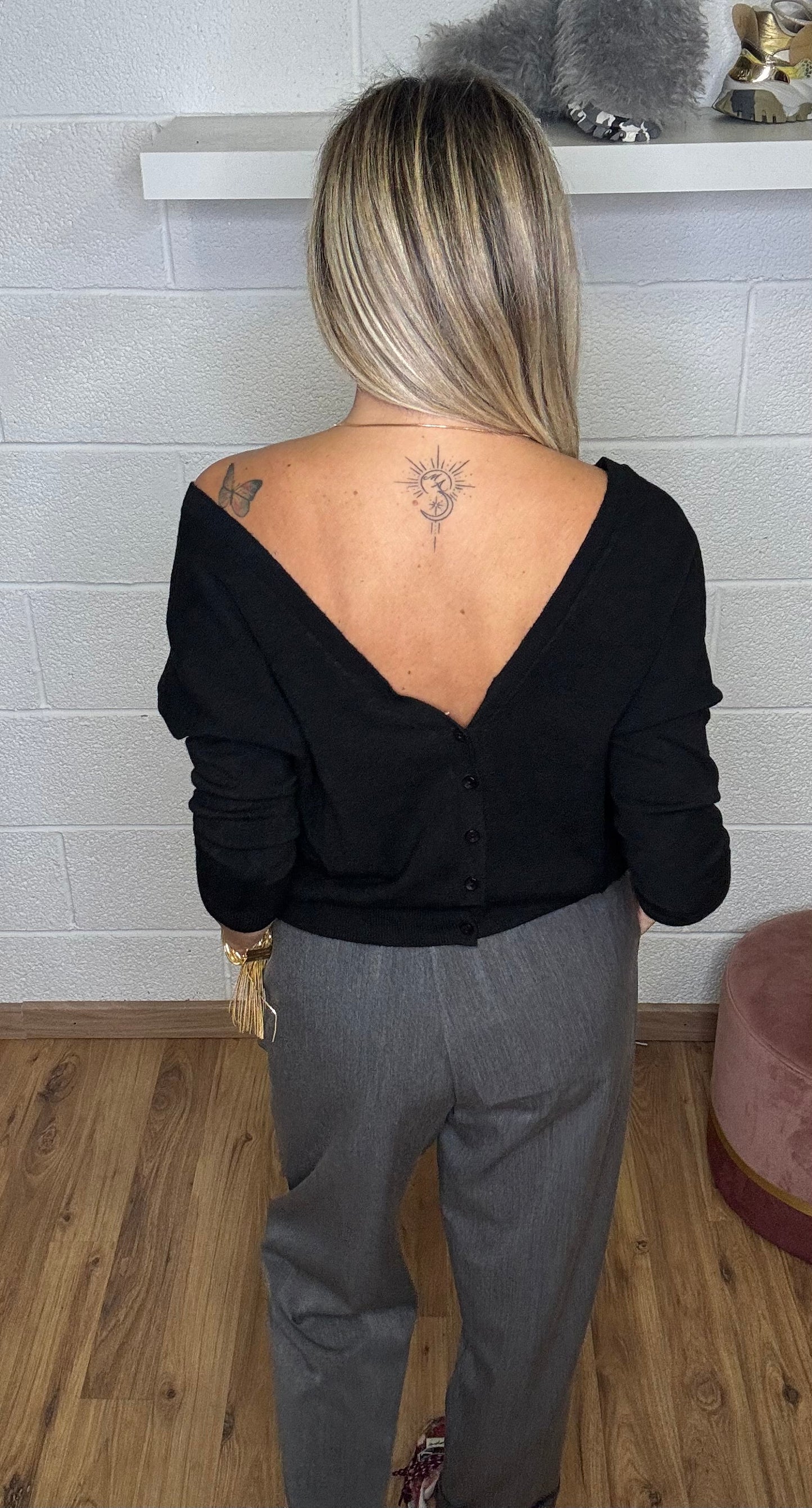 Le Streghe. Maglia scollo a V