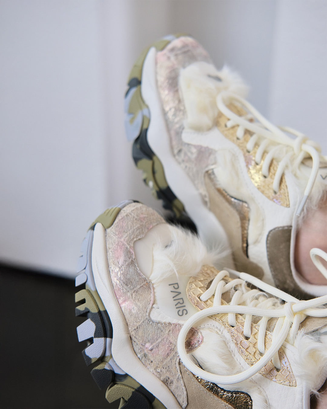 Joia Paris. Sneakers white gold