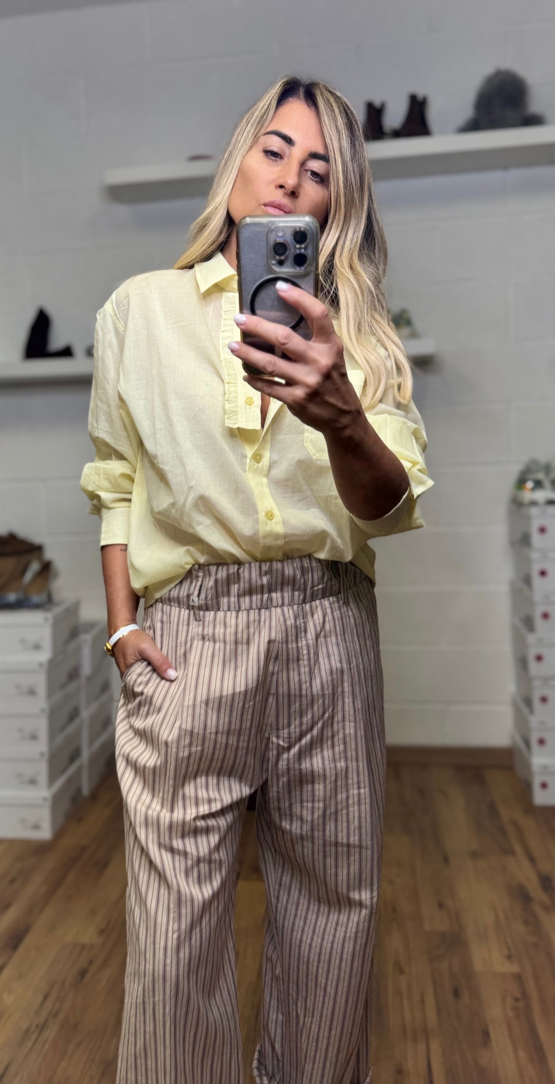 Emma Red. Camicia in mussola di cotone gialla-50%