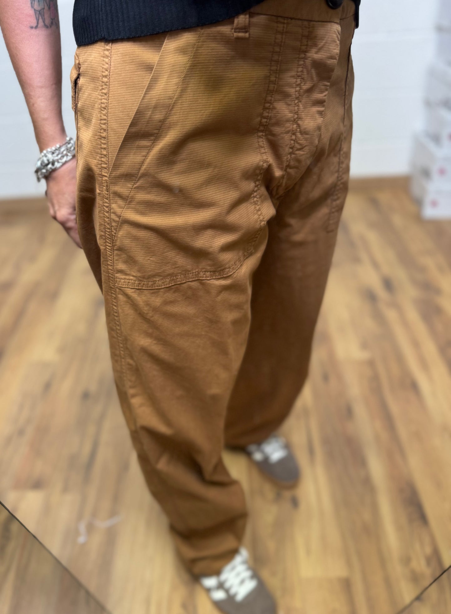 Myths. Pantaloni tabacco
