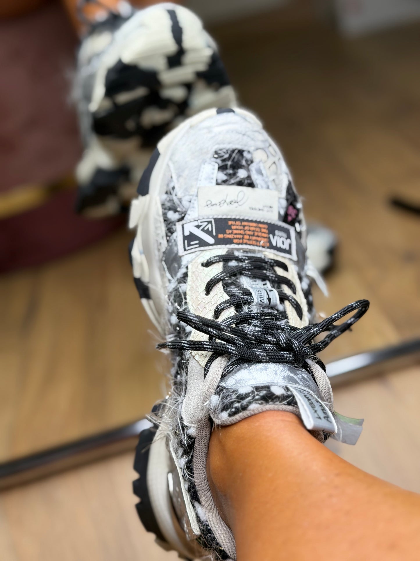 Joia Paris. Sneakers black and white