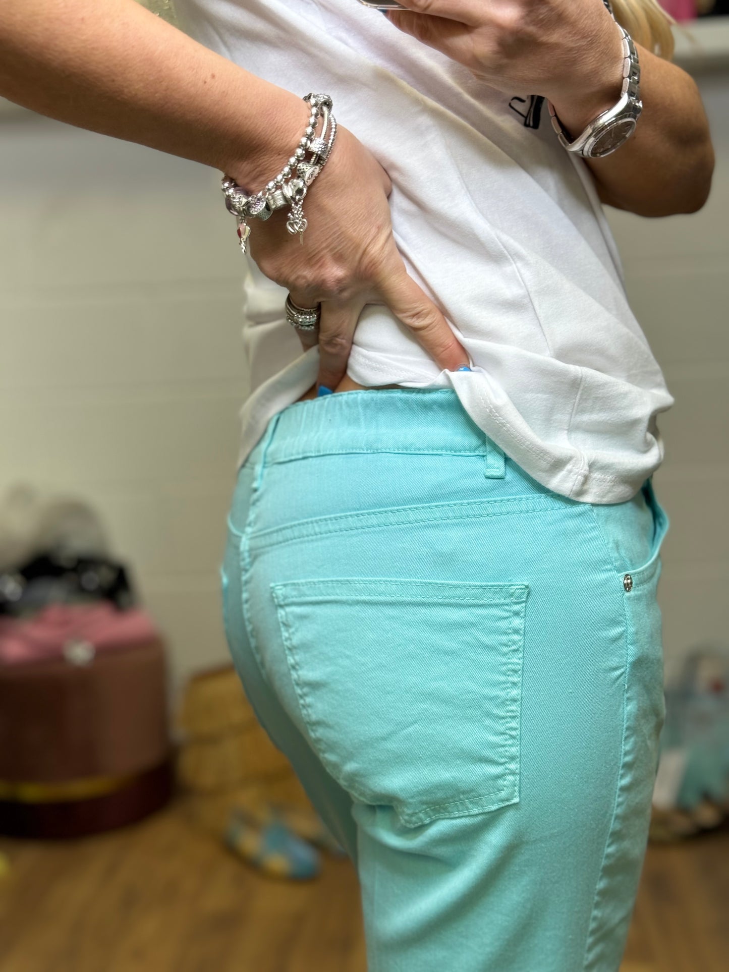 I love my pants. Pants verde tiffany
