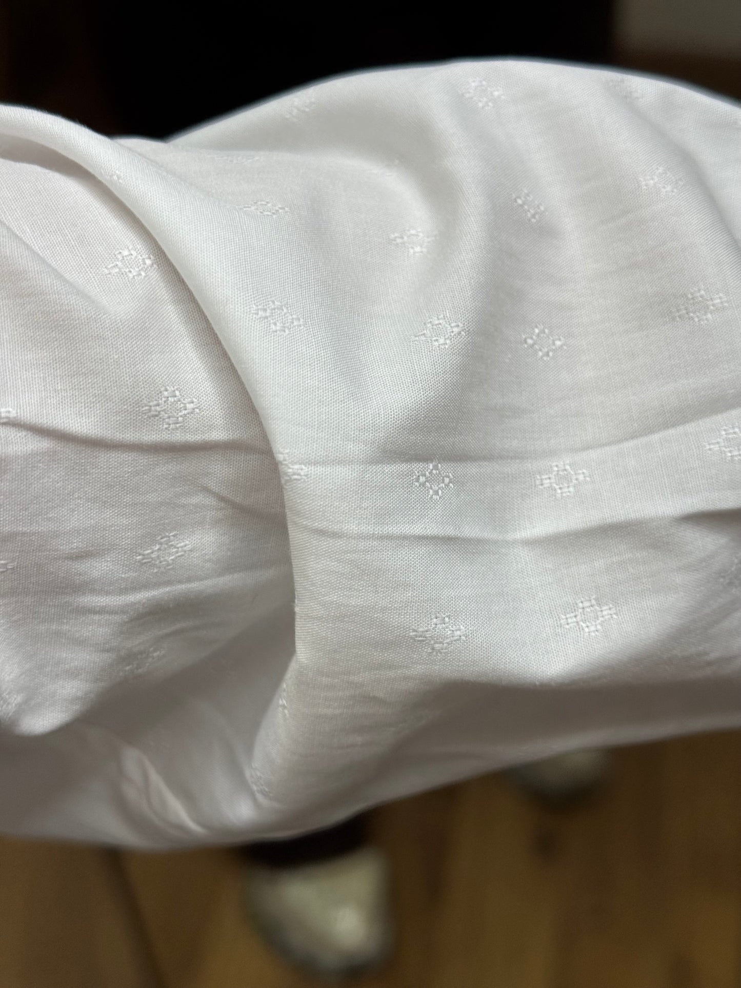 Front Street. Camicia bianca con dettagli oro