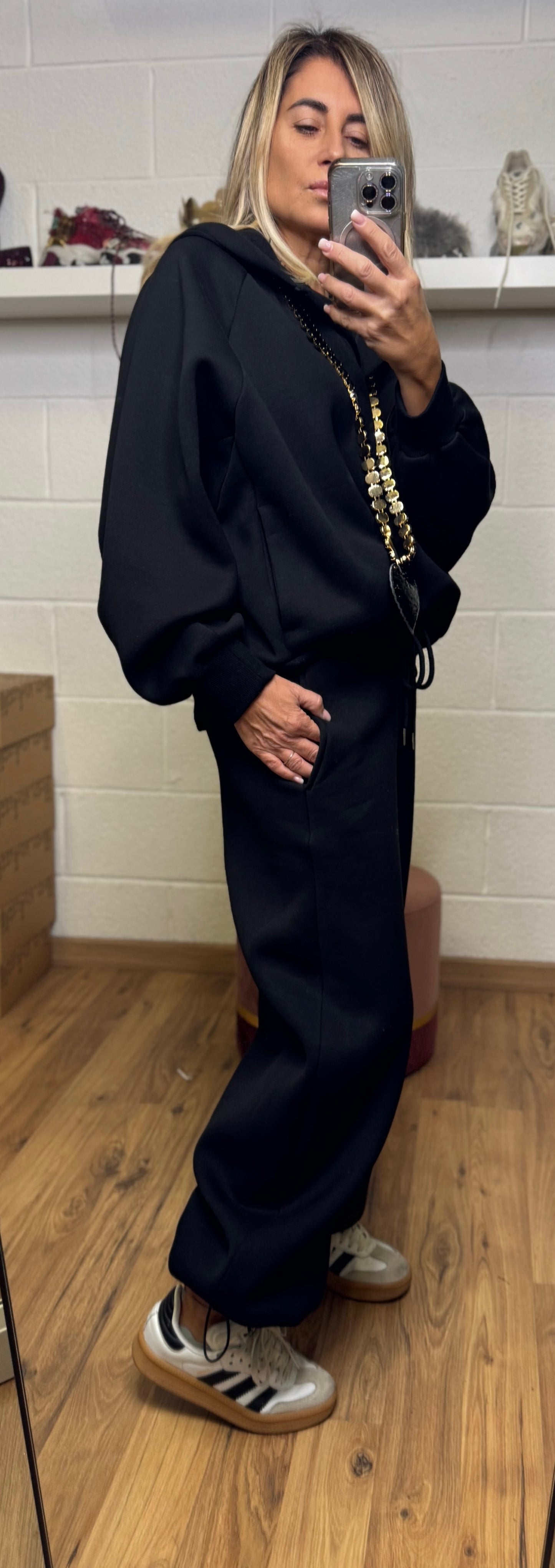 Mimi et mama. Panta tuta nera