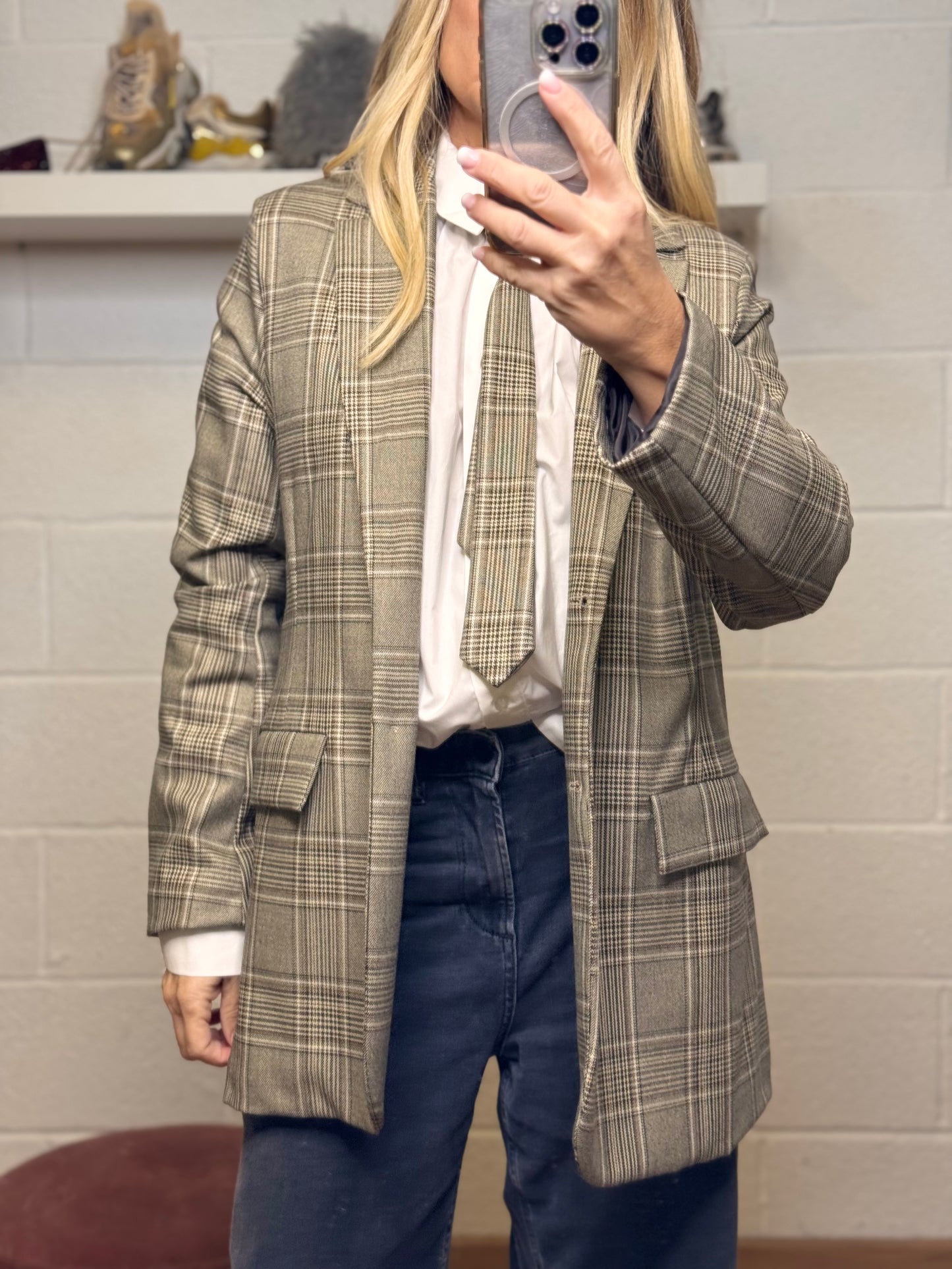 Le streghe. Camicia con cravatta-60%