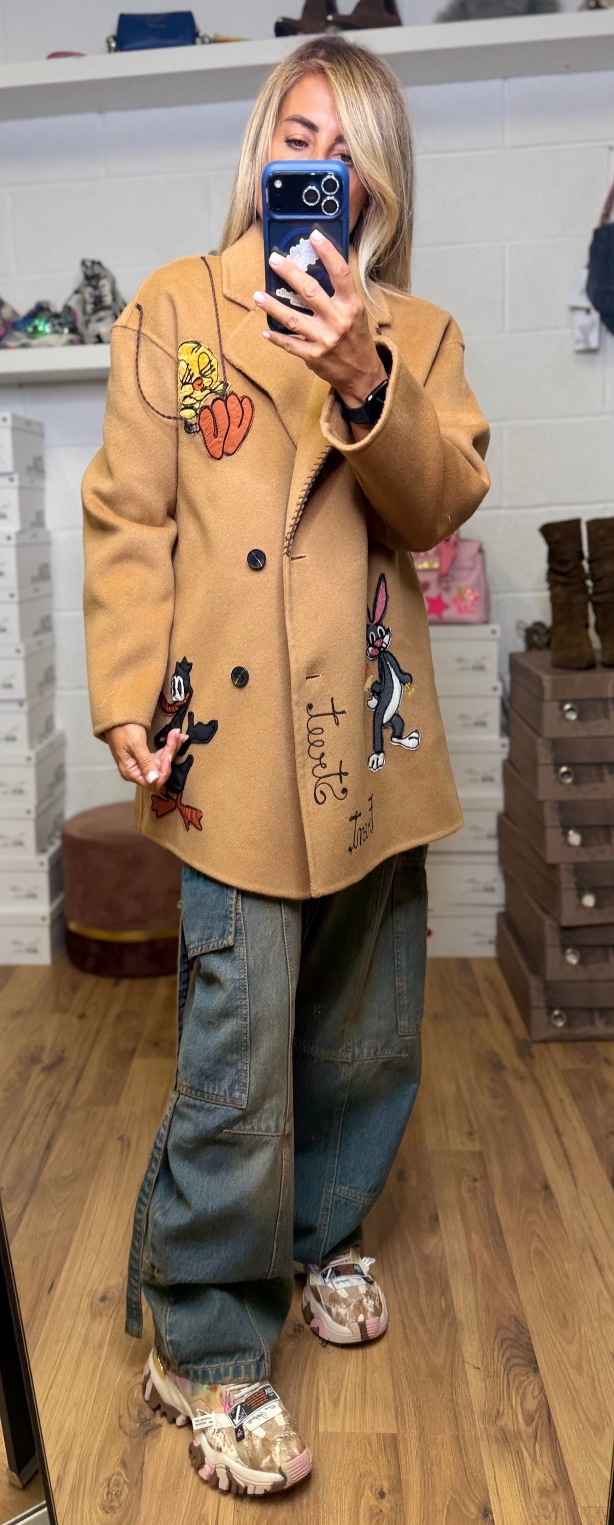 Front Street. Cappotto doppiopetto ricamato cammello