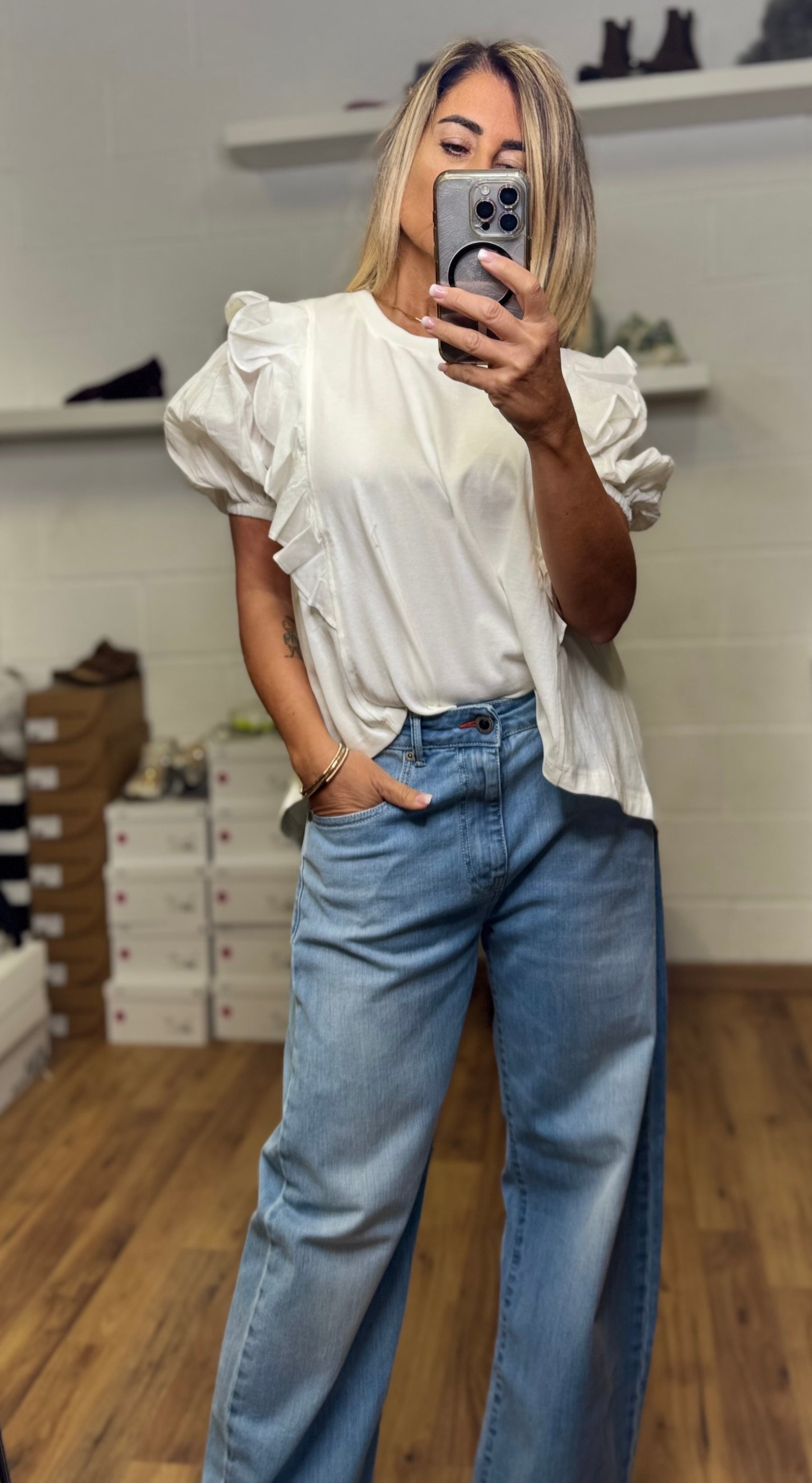 Emma Red. T-shirt over Bianca-50%