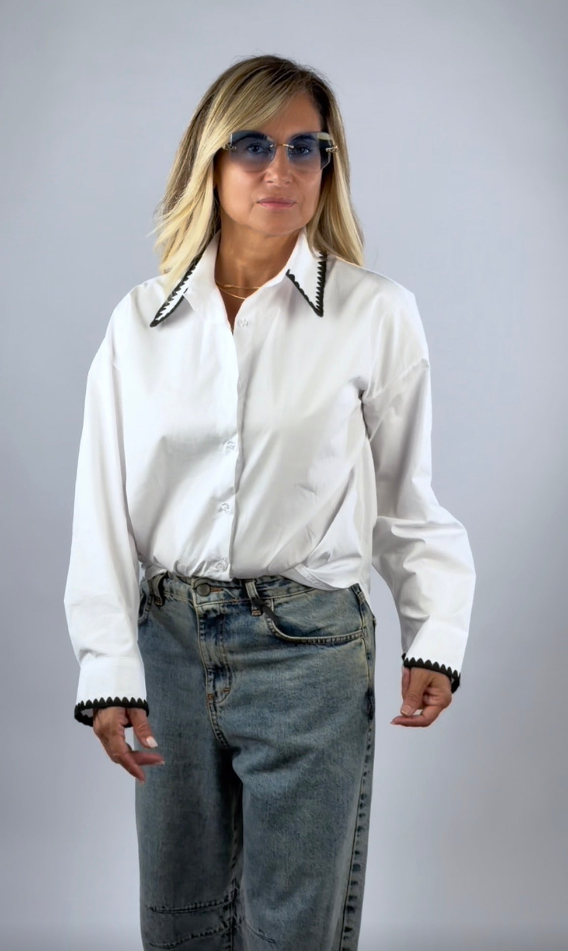 Le Streghe. Camicia con ricamo