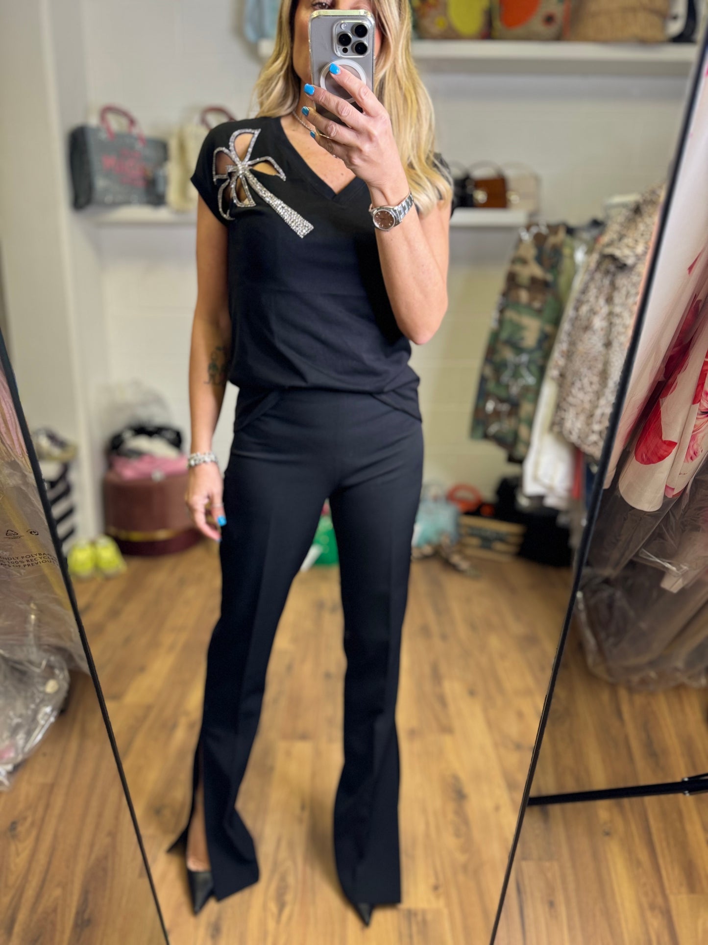 Akep. Pantalone nero-70%