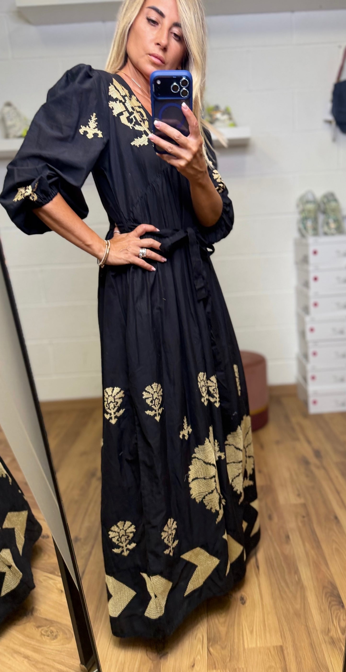 Abpink. Abito Lungo Boho-Chic Ricamato Oro – Nero