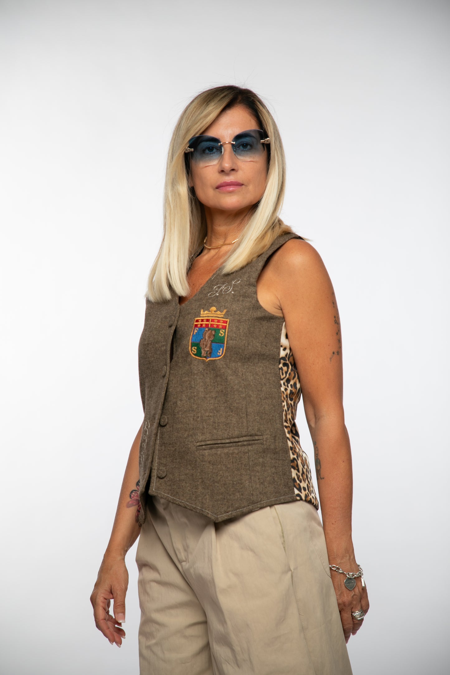 Front street. Gilet spigato