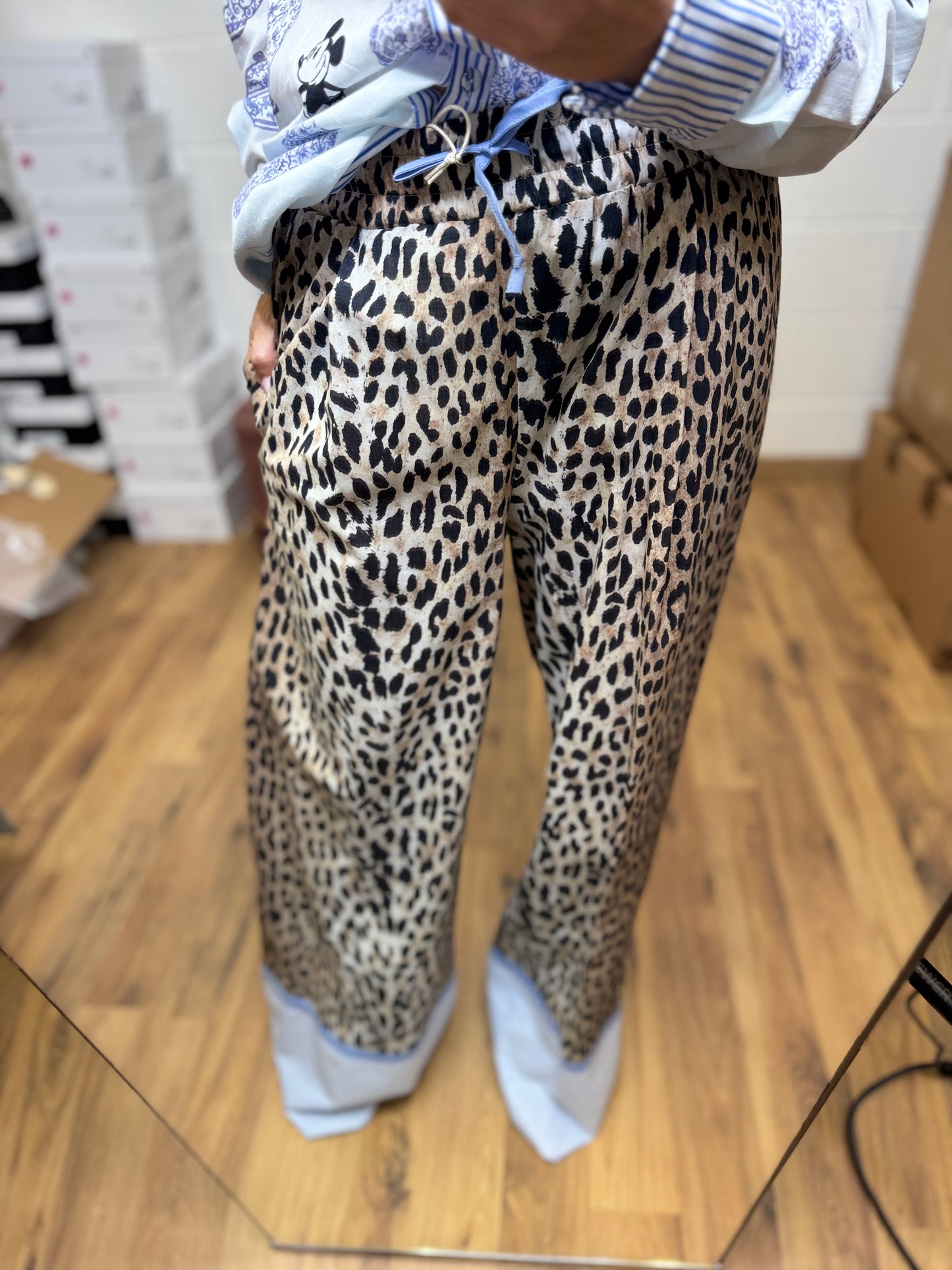 Front Street. Pantalone maculato