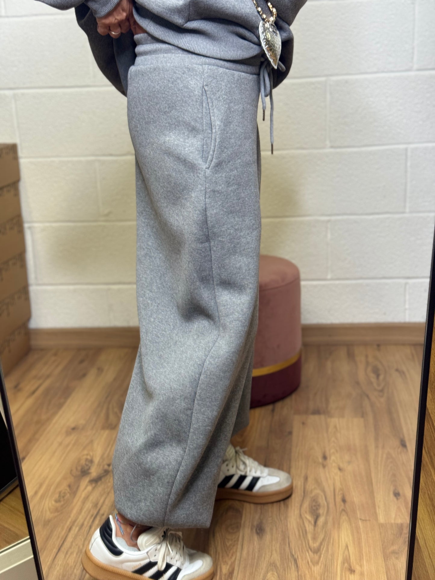 Mimi et mama. Panta tuta grigio