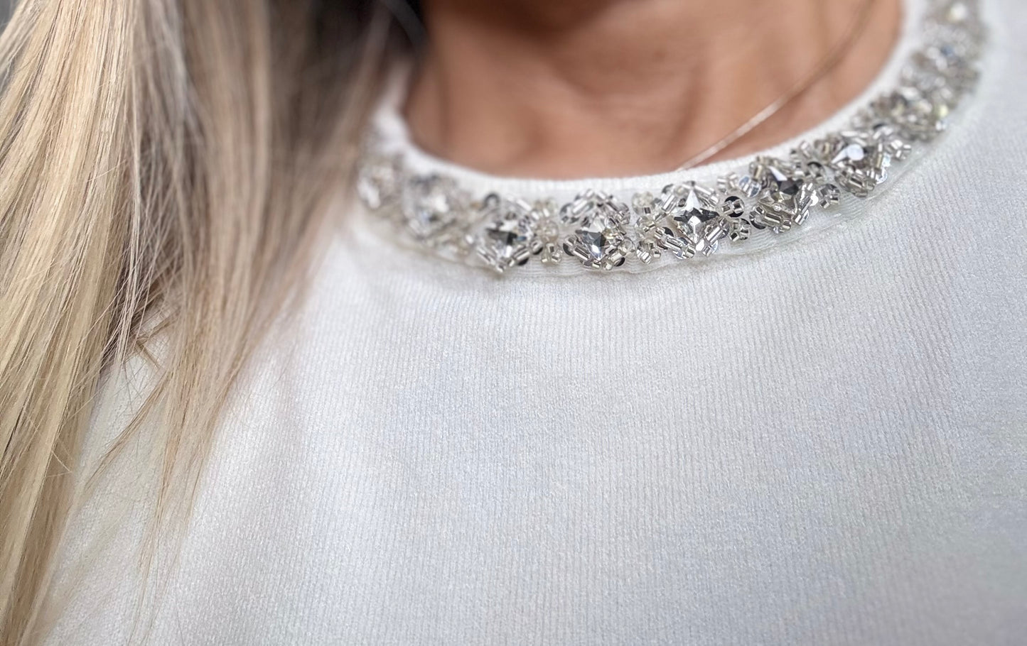 Le streghe. Pull gioiello