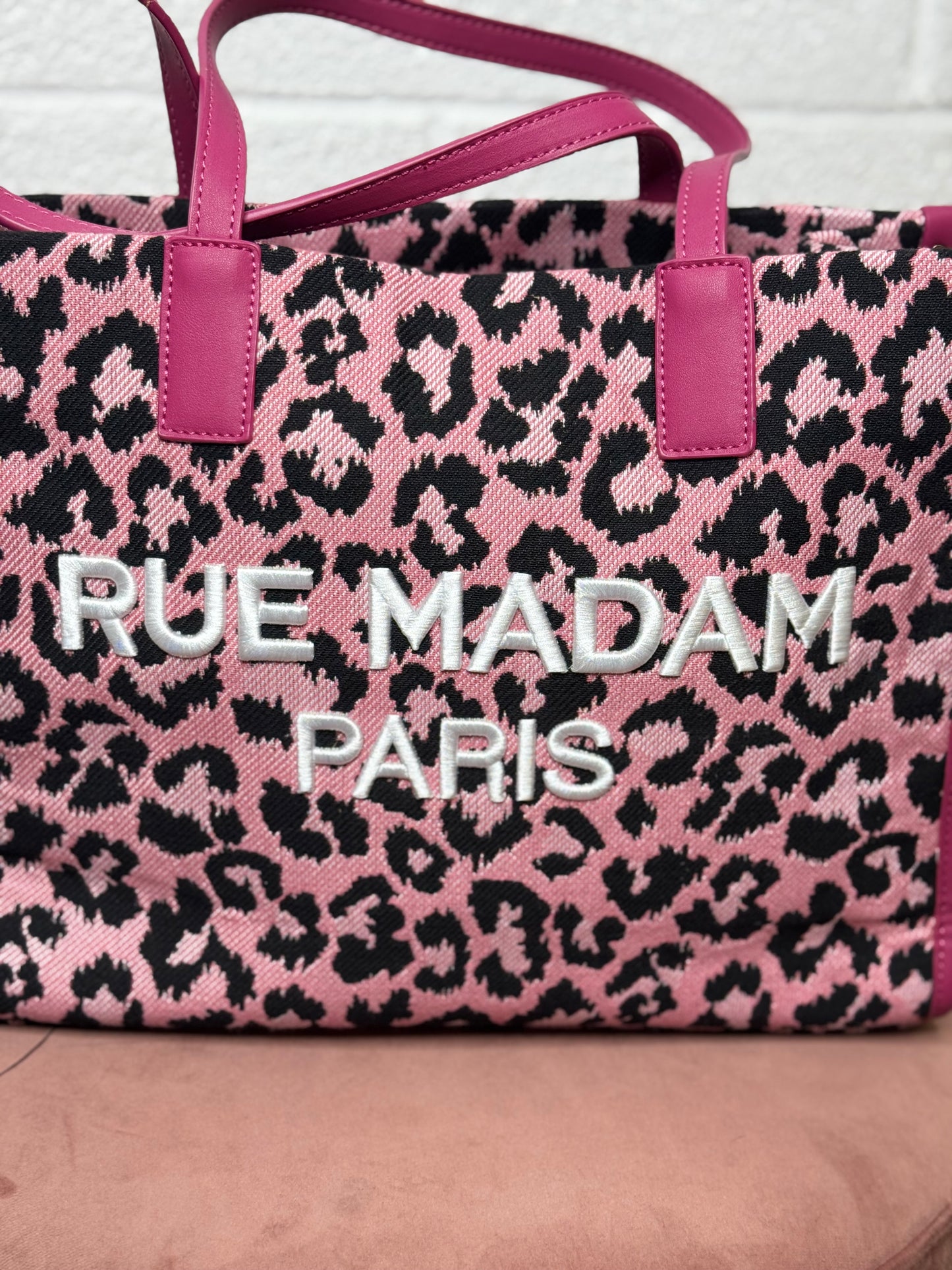 Rue Madam. Tote maculata