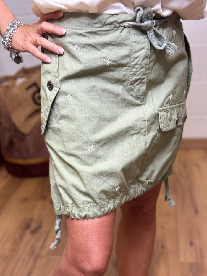 Eva Boutique 21, Front street. Mini cargo verde-60%