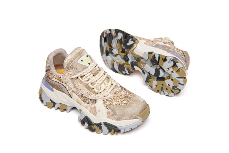 Joia Paris. Sneakers con swarosky