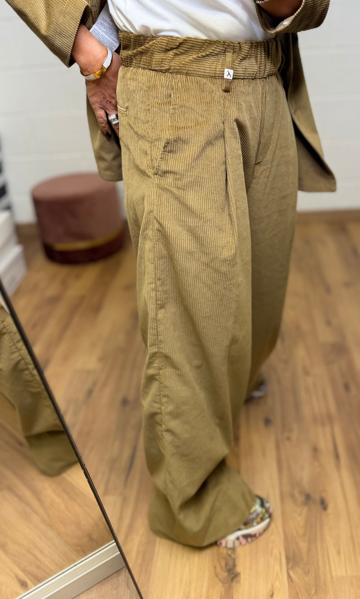 Myths. Pantalone palazzo in velluto millerighe verde oliva .