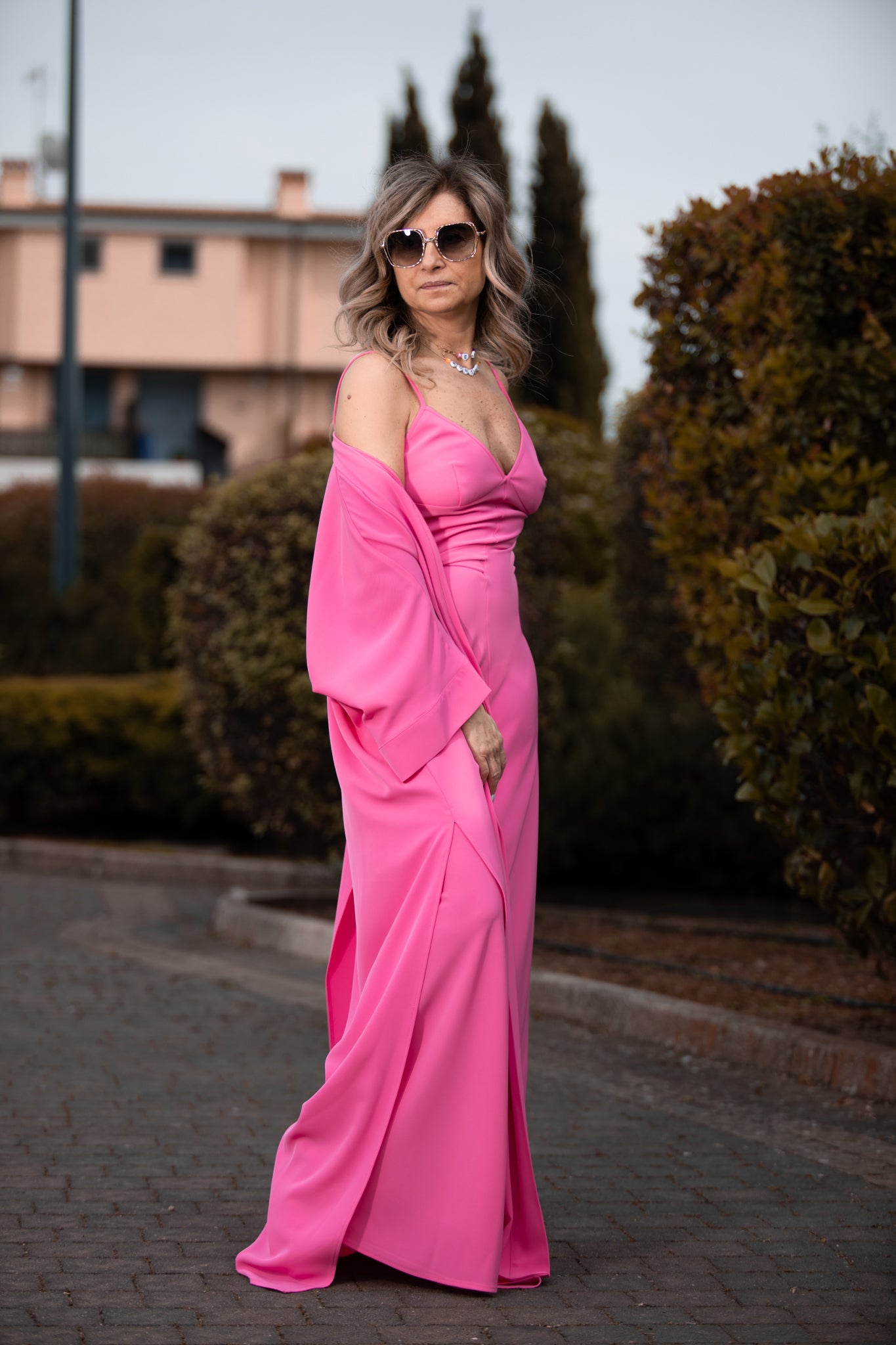 Piacere Rebecca. Abito con fiocco rosa.
