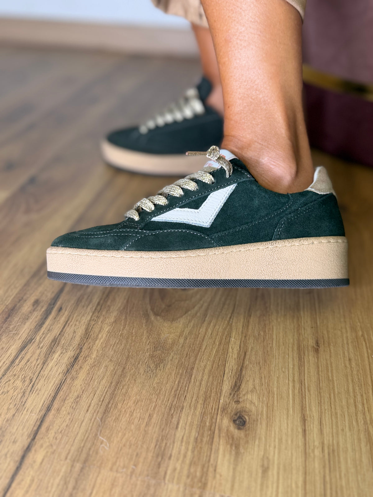 4B12. Sneakers in suede verde bosco