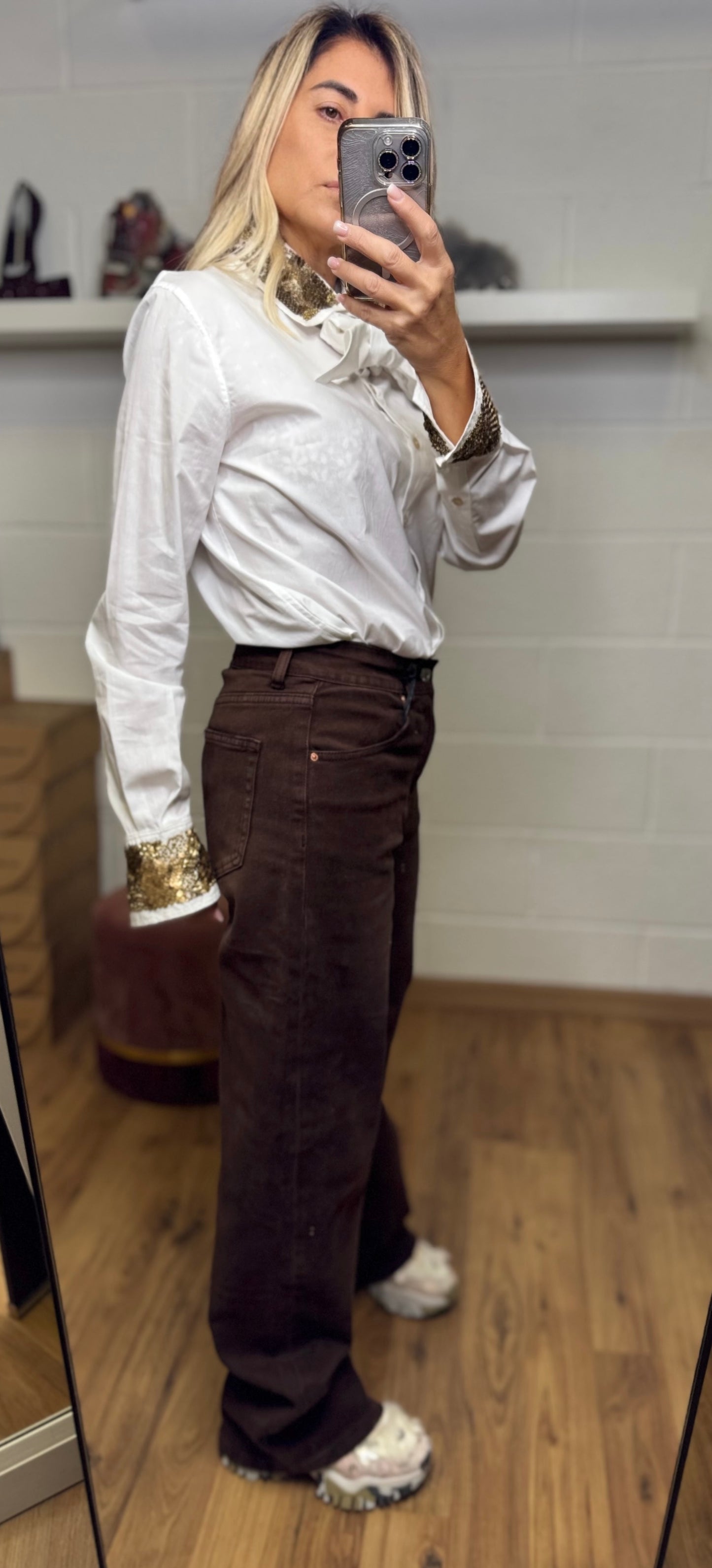 Front Street. Camicia bianca con dettagli oro