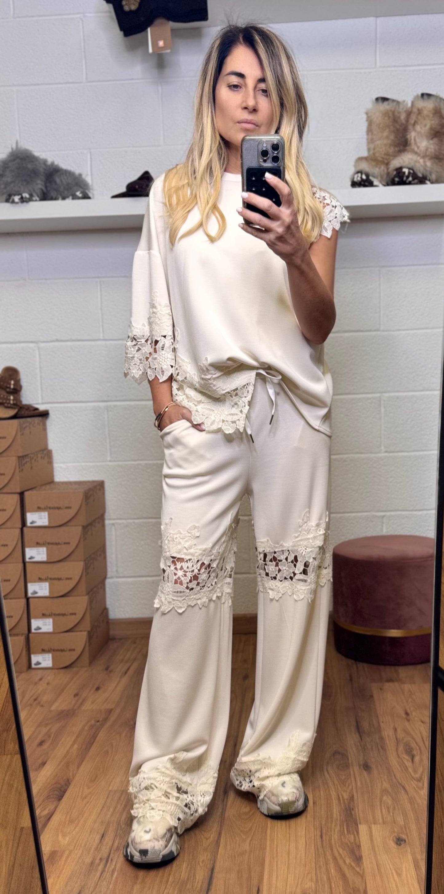 Le Streghe. Completo in pizzo burro