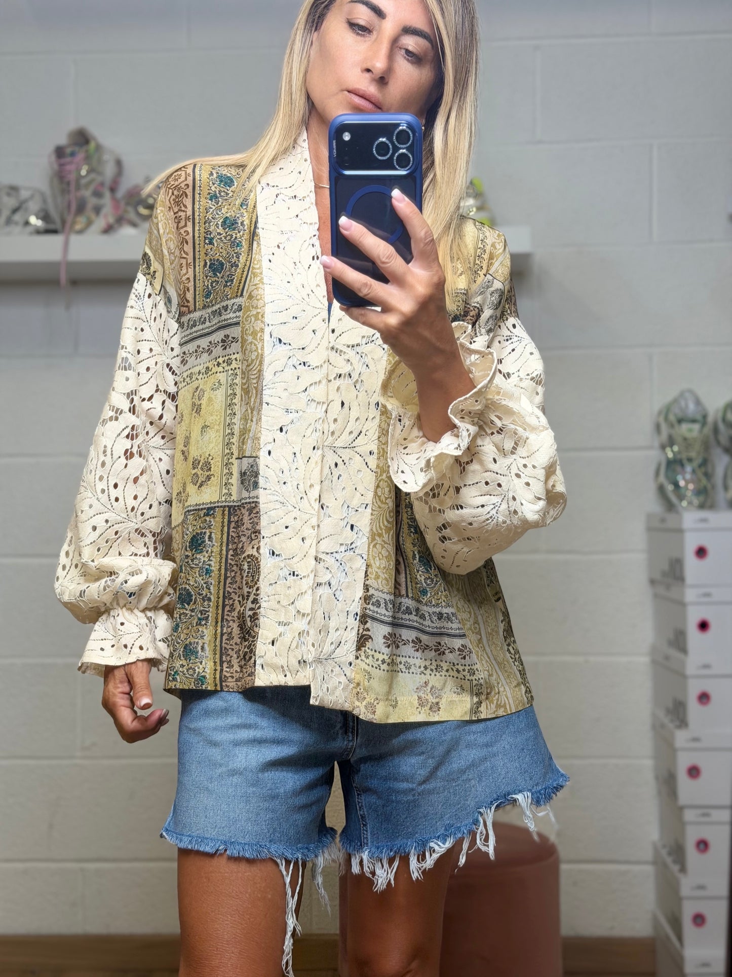 Abpink. Camicia in pizzo e fantasia patchwork
