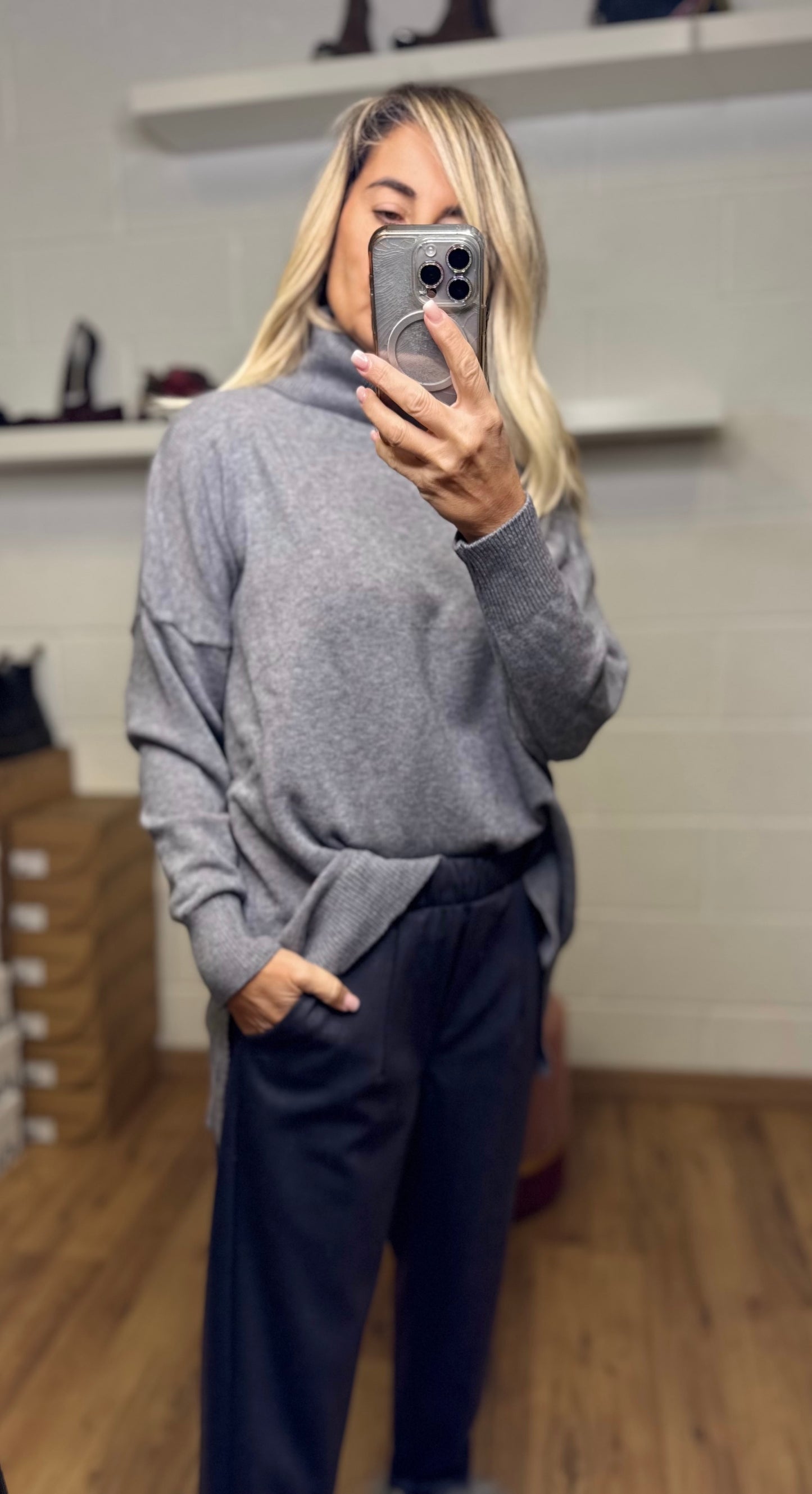 Le Streghe. Pull grigio