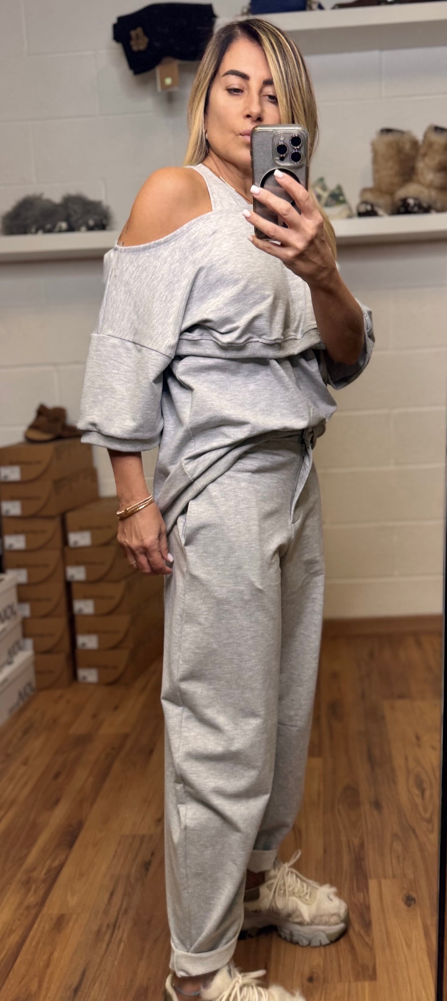 Le streghe.Felpa grigia