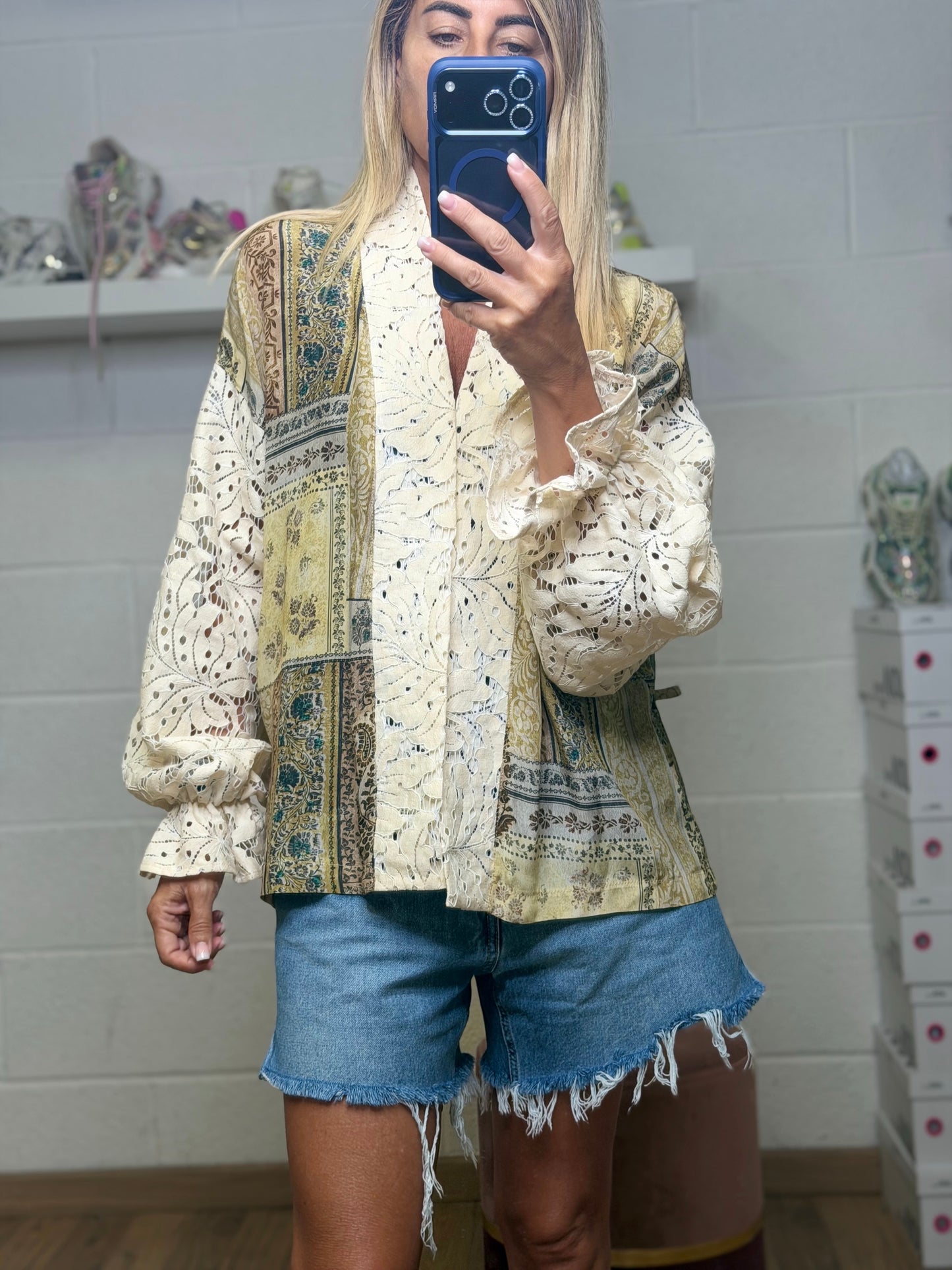 Abpink. Camicia in pizzo e fantasia patchwork