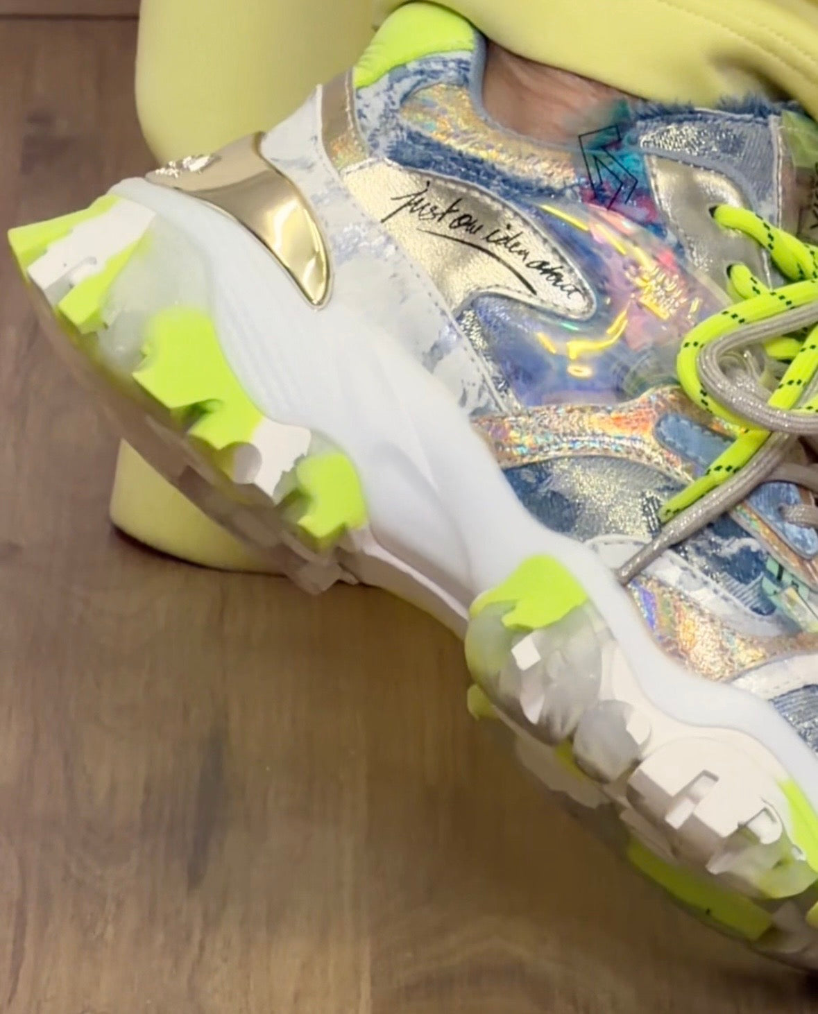 Joia Paris. Sneakers denim yellow