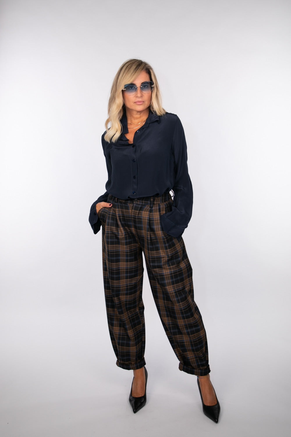 Le Streghe. Camicia blu notte