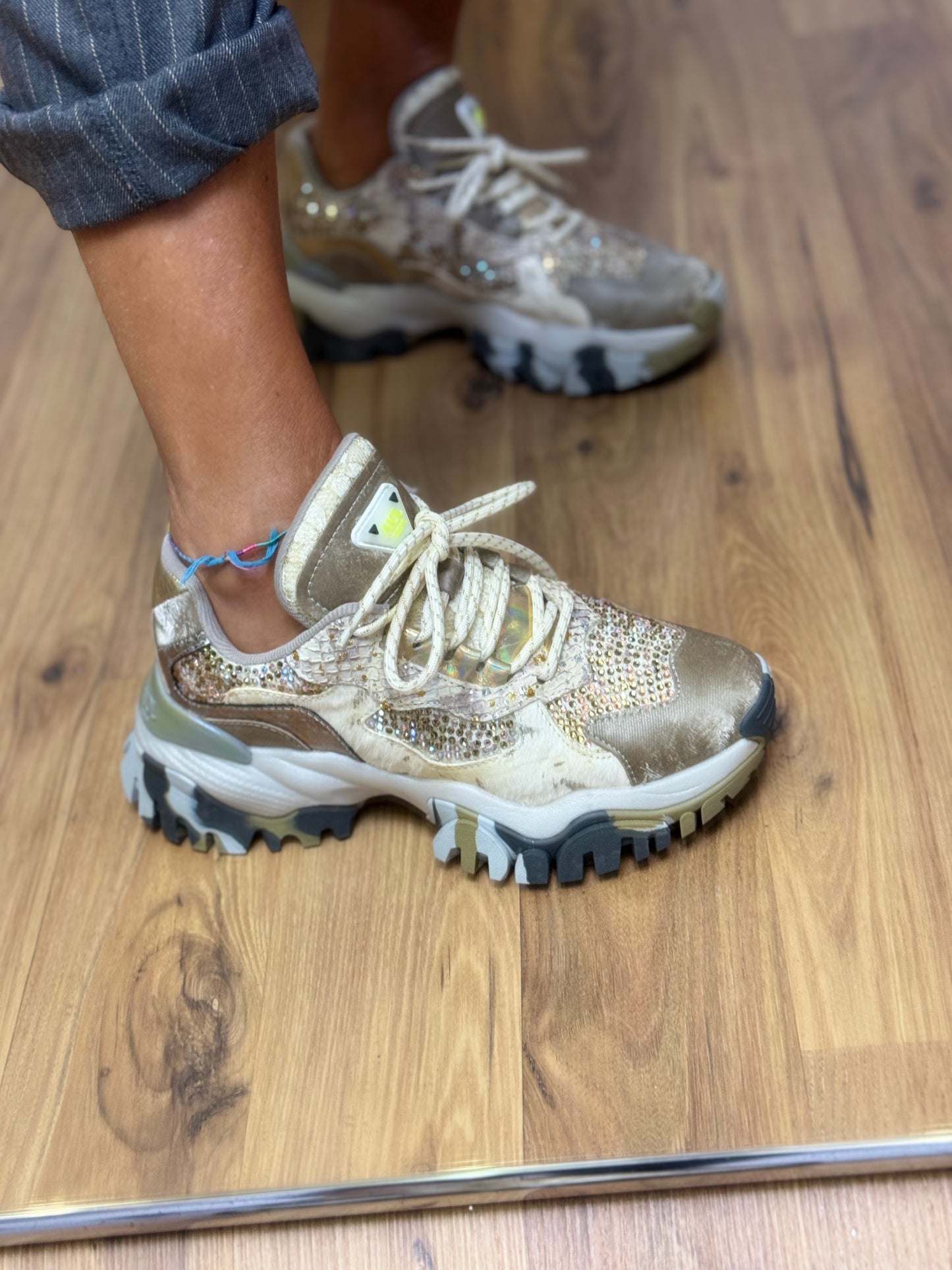 Joia Paris. Sneakers con swarosky