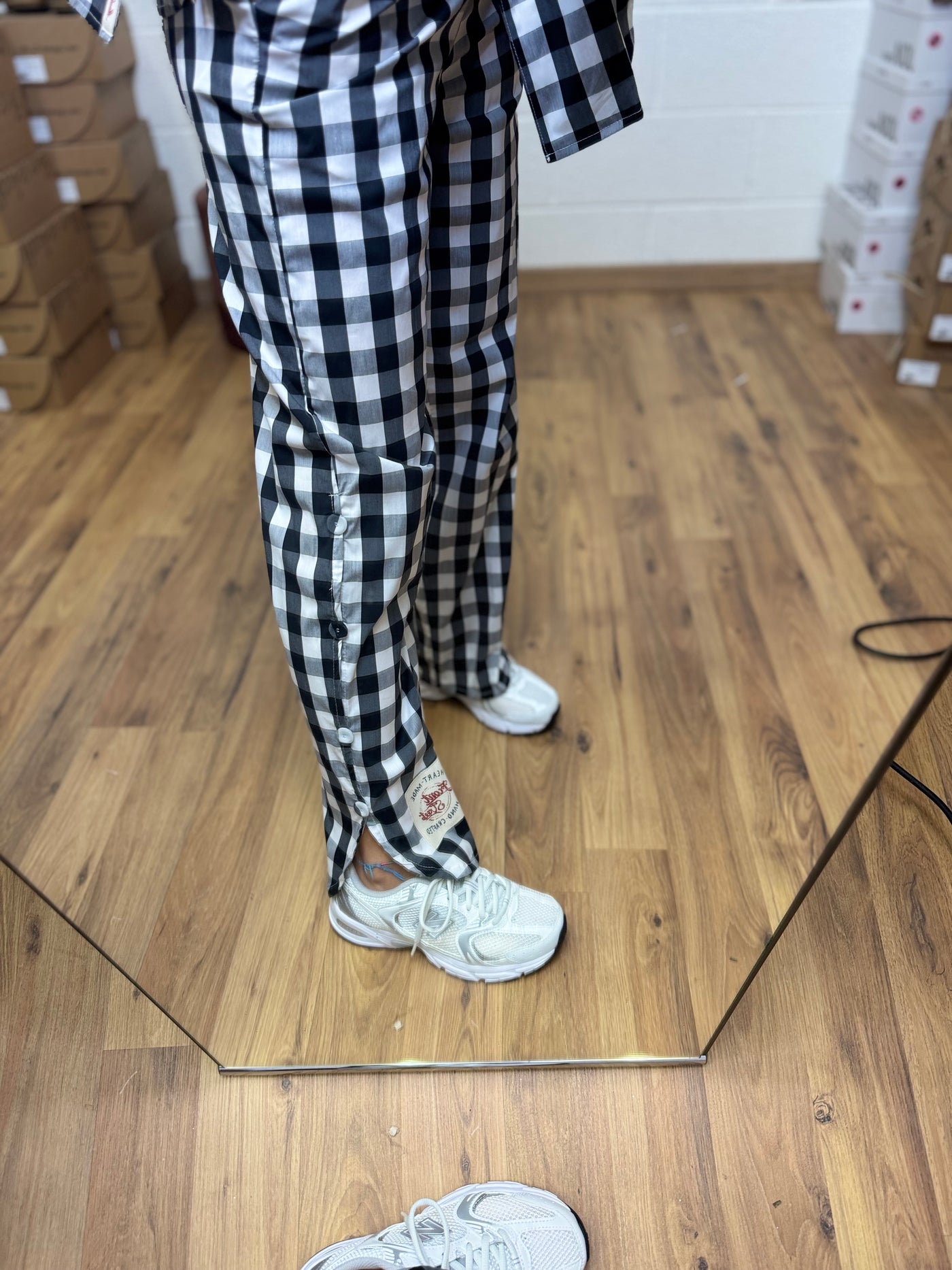Front street. Pantalone Vichy