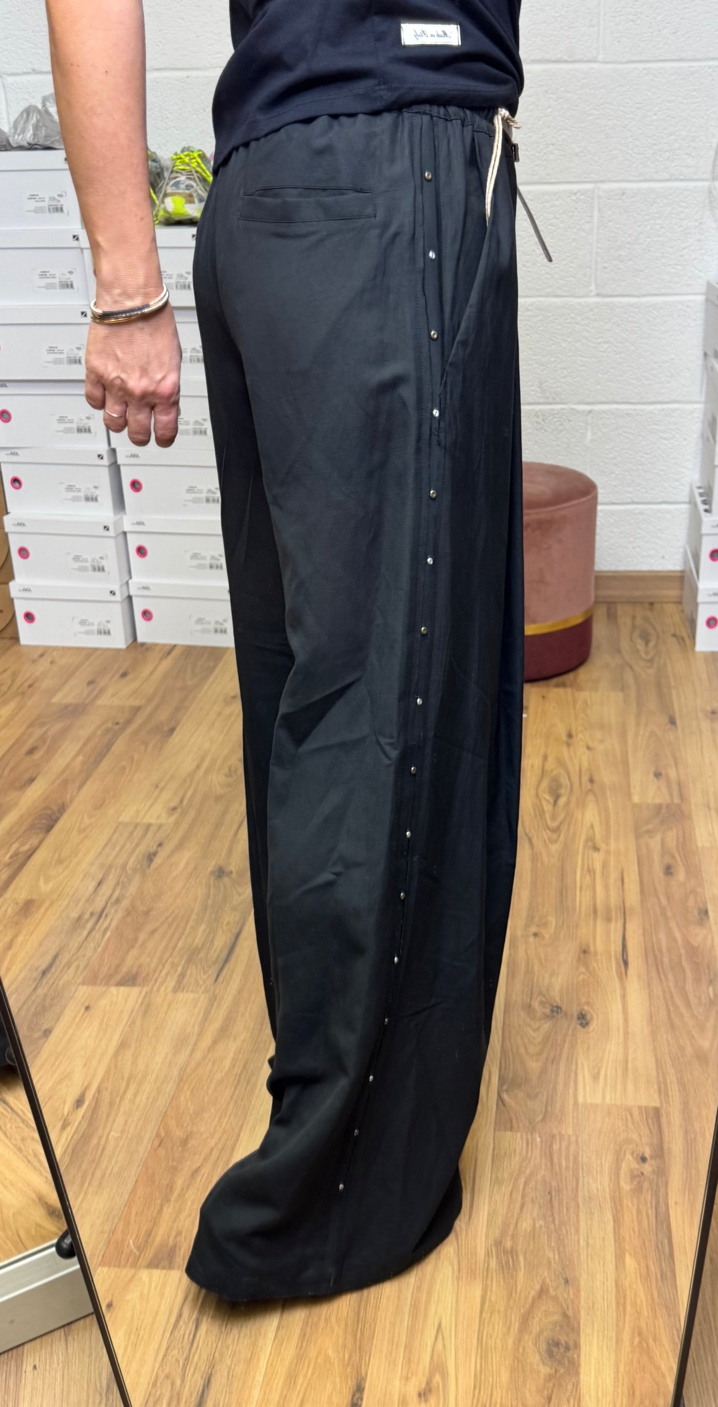 Front Street. Pantalone palazzo nero-50%
