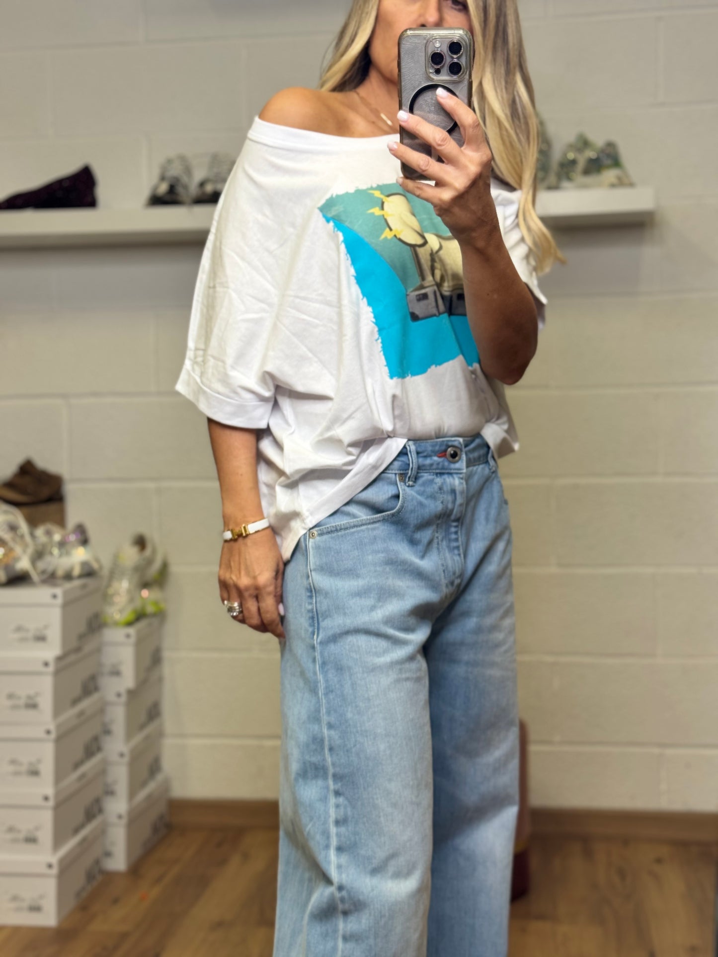 AB Pink. T-shirt over azzurra