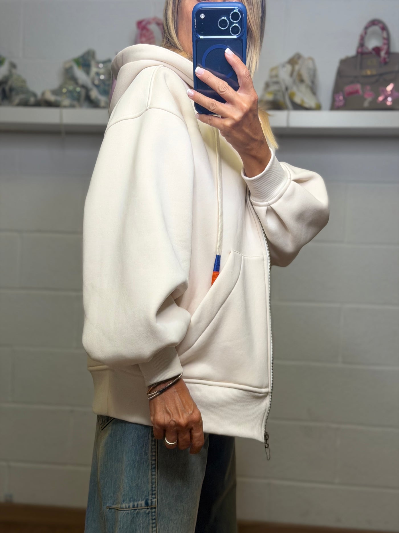 Front Street. Felpa zip con titti