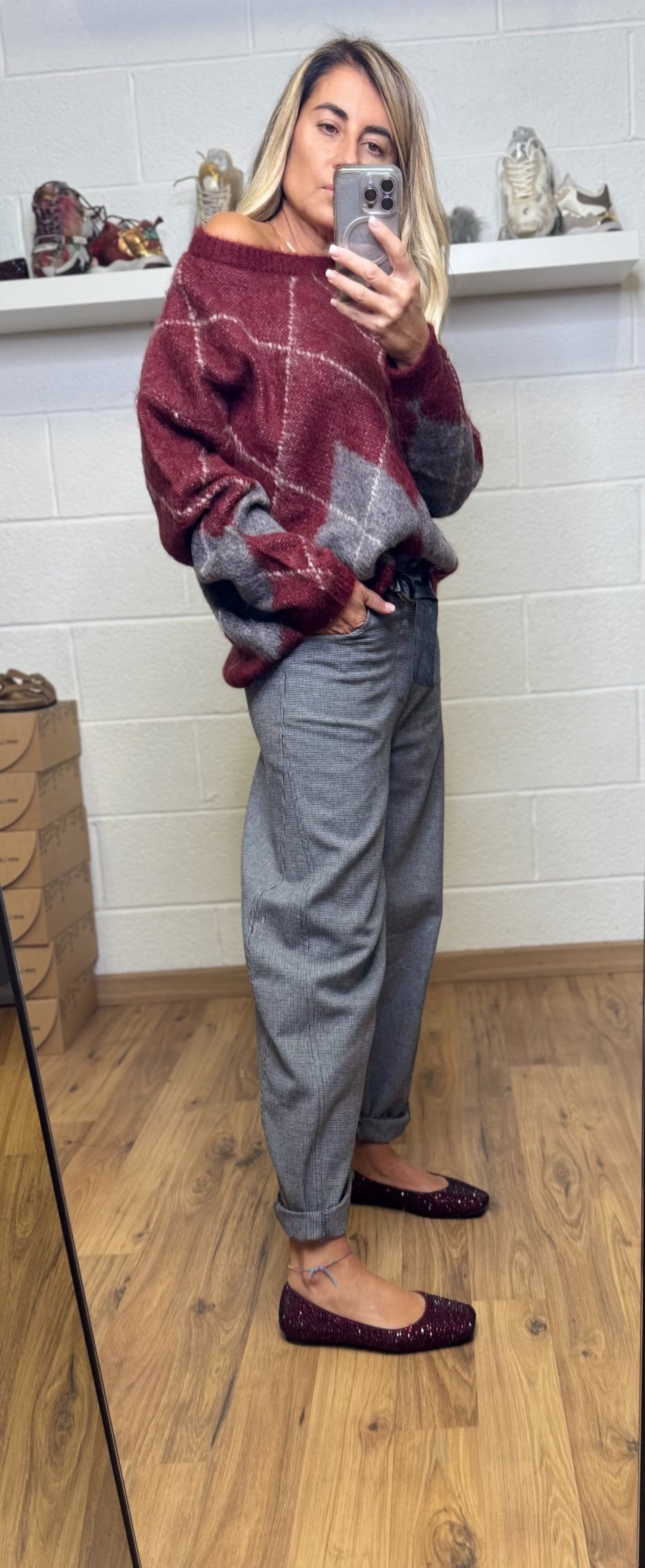 Le Streghe. Pantalone grigio-60%