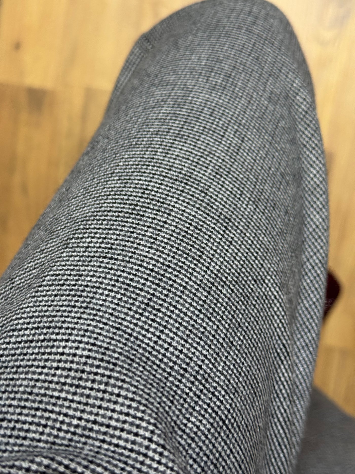 Le Streghe. Pantalone grigio-60%