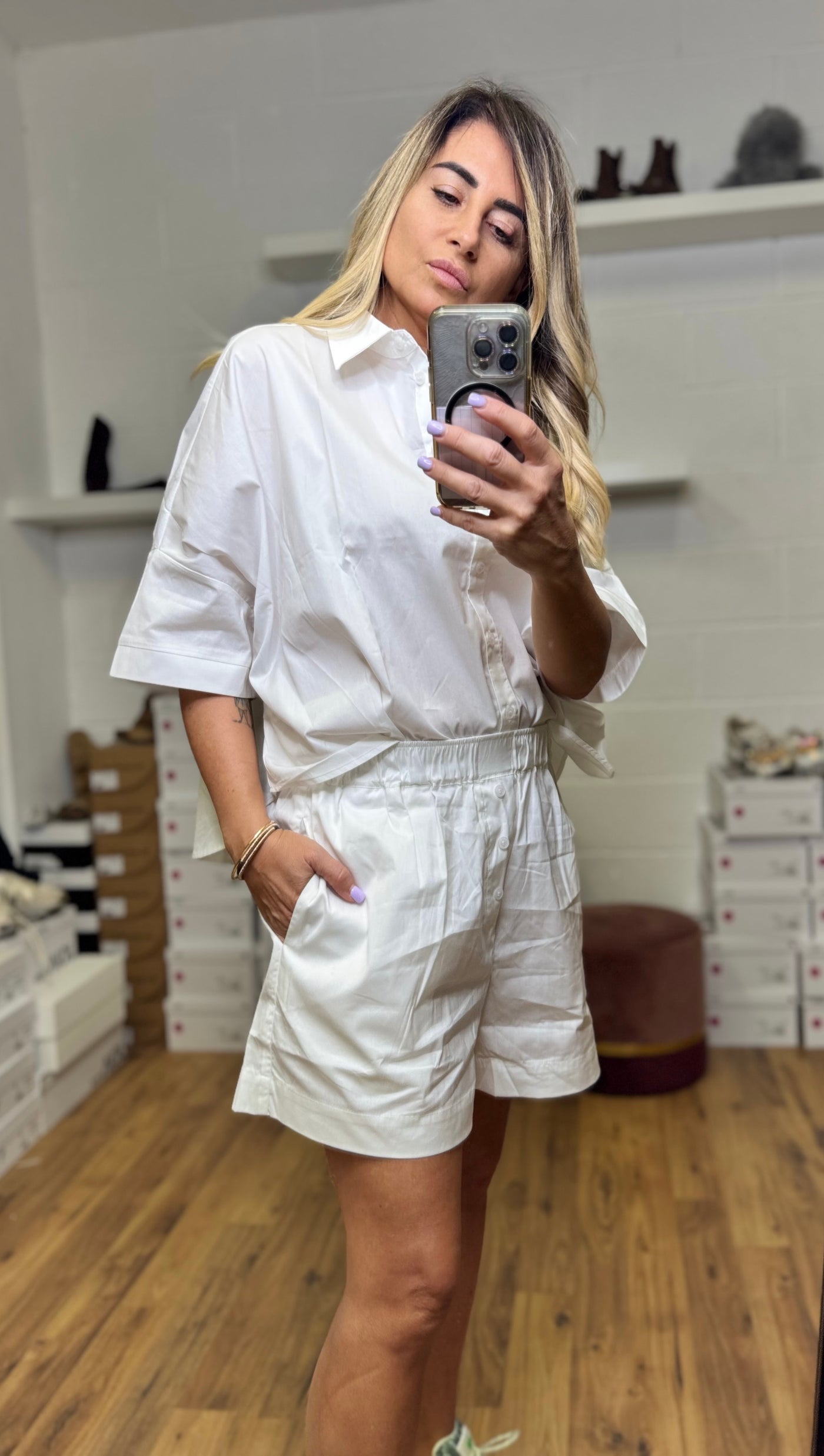 Emma Red. Camicia over bianca taglio ampio estivo-50%