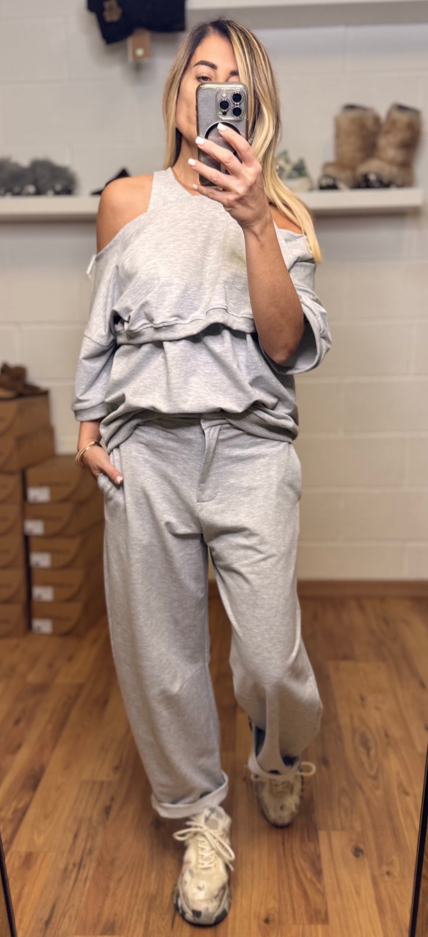 Le streghe.Felpa grigia