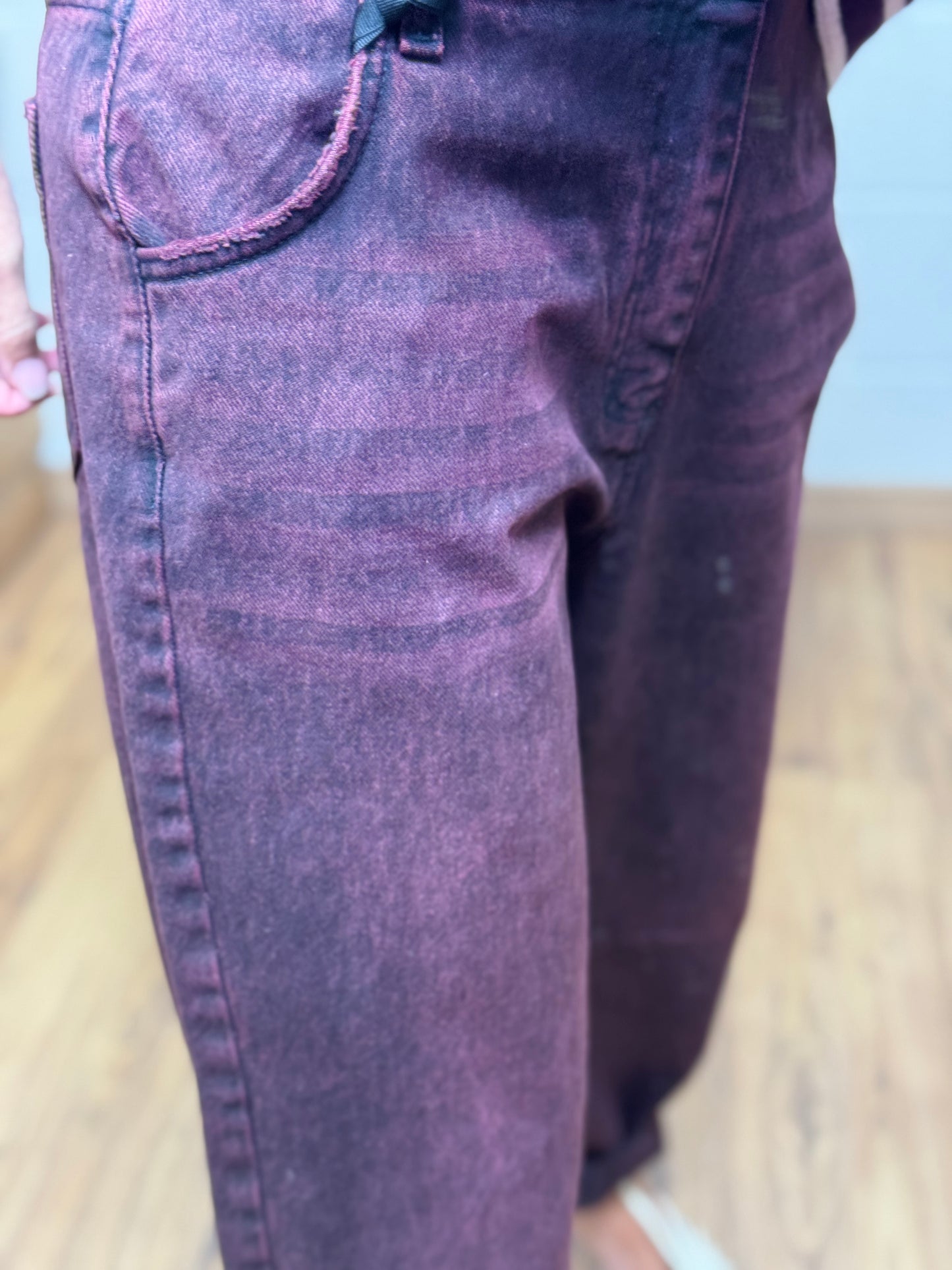 Le streghe . Denim balloon burgundi