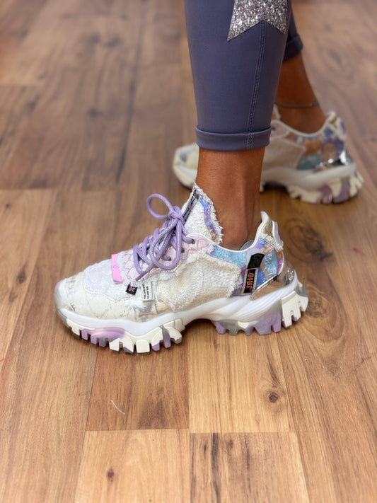 Joia Paris. Sneakers bianche e lilla.