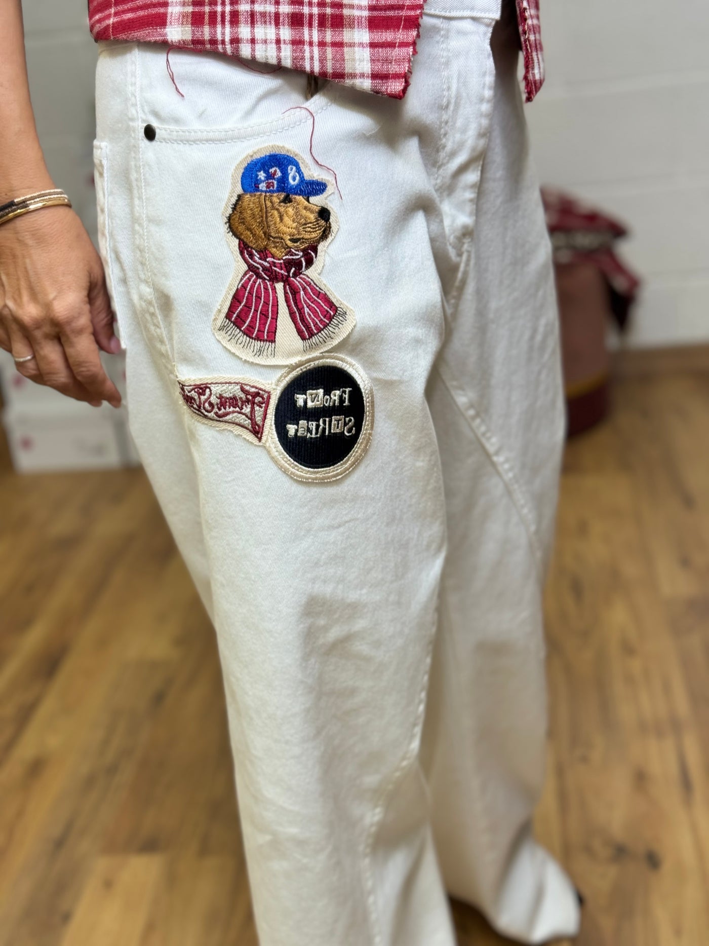 Front Street. Wide leg bianco con patch-50%