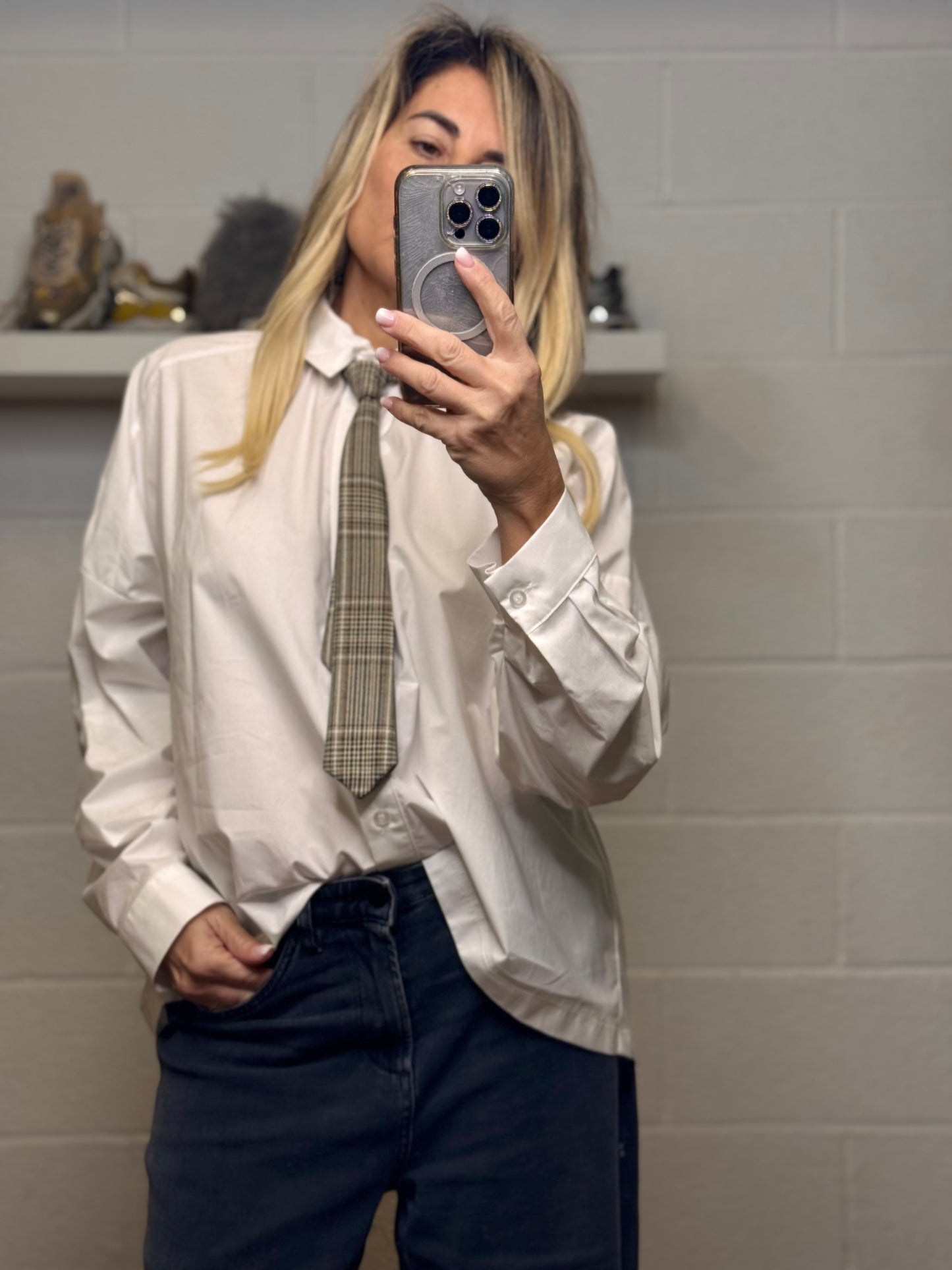 Le streghe. Camicia con cravatta-60%